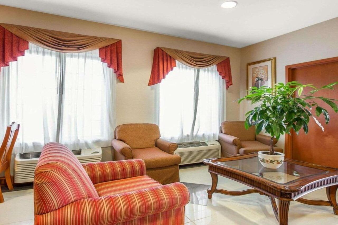Econo Lodge Брансвік Екстер'єр фото